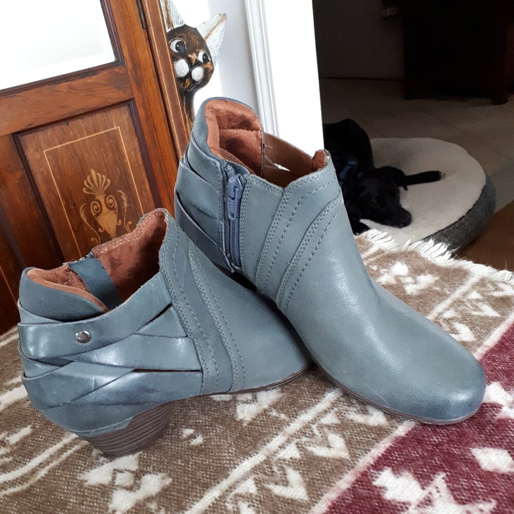 Booties  Gray - Sz. US7, EUR 37.5, UK 4.5 - Cobb Hill - New and never worn